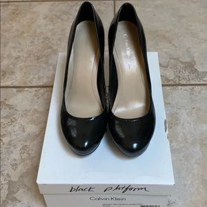 Calvin Klein Kendall Patent Lizard Print Blk Heels